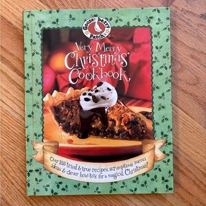 Gooseberry Patch Very Merry Christmas Cookbook - Green